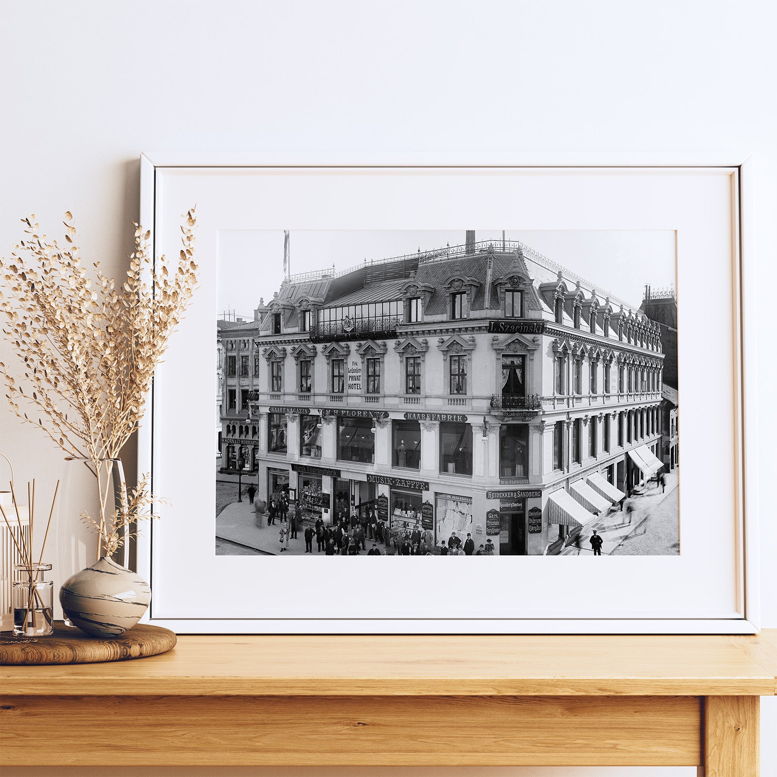 Karl Johans Gate, Oslo 1898 as a historic photograph and poster from Historly – image 2
