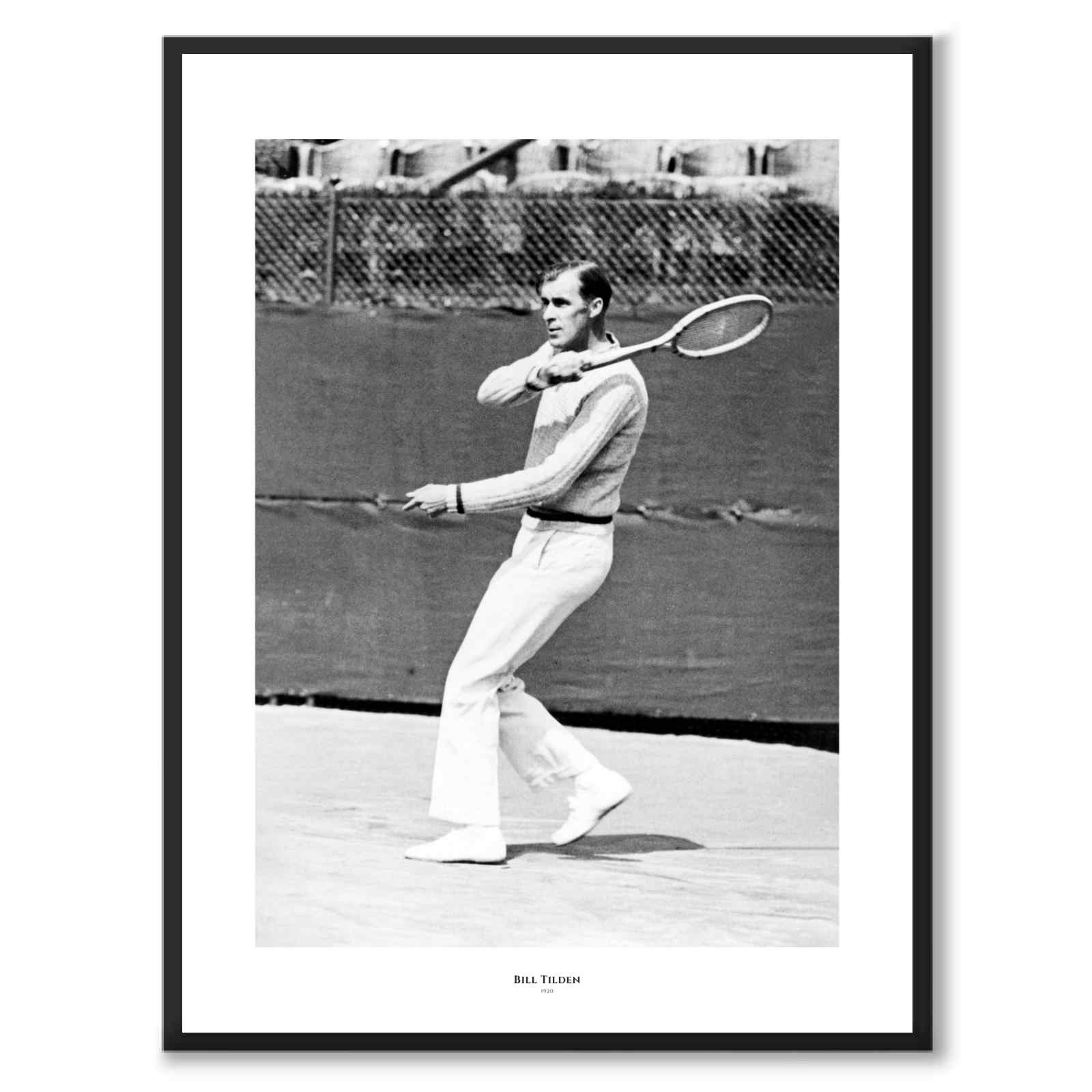 Bill Tilden som historiskt fotografi och poster från Historly – med vit kant och titel