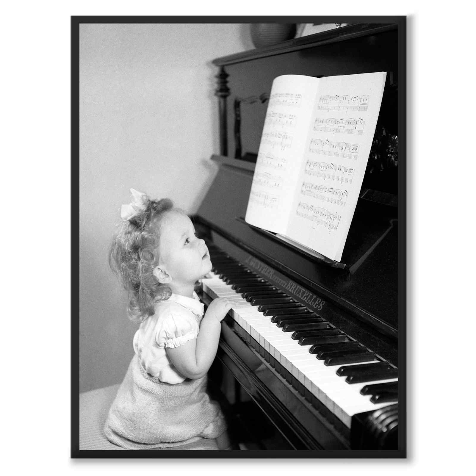Piano som historiskt fotografi och poster från Historly – helbild utan vit kant