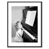 Piano som historiskt fotografi och poster från Historly – med vit kant och titel
