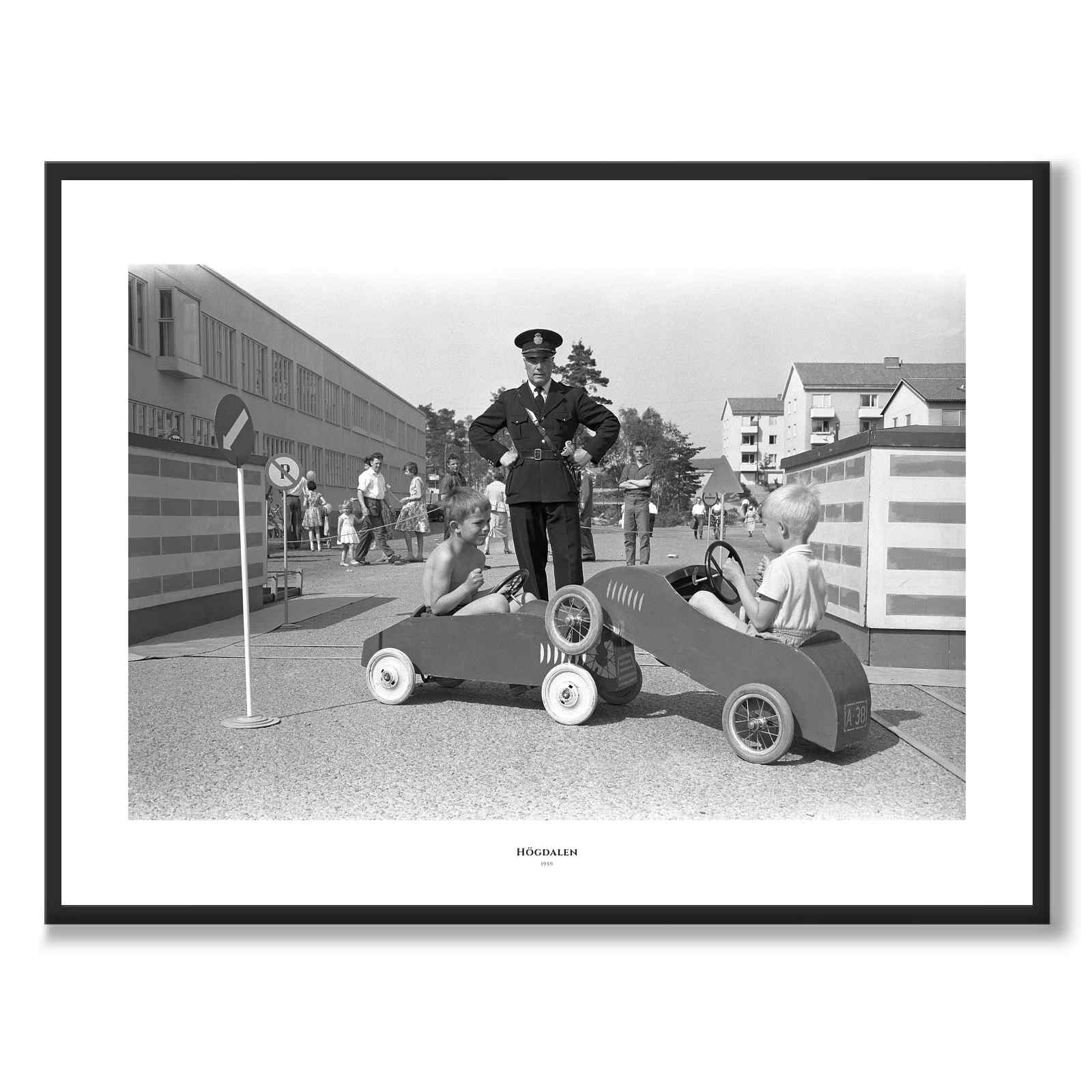Högdalen 1959 som historiskt fotografi och poster från Historly – med vit kant och titel