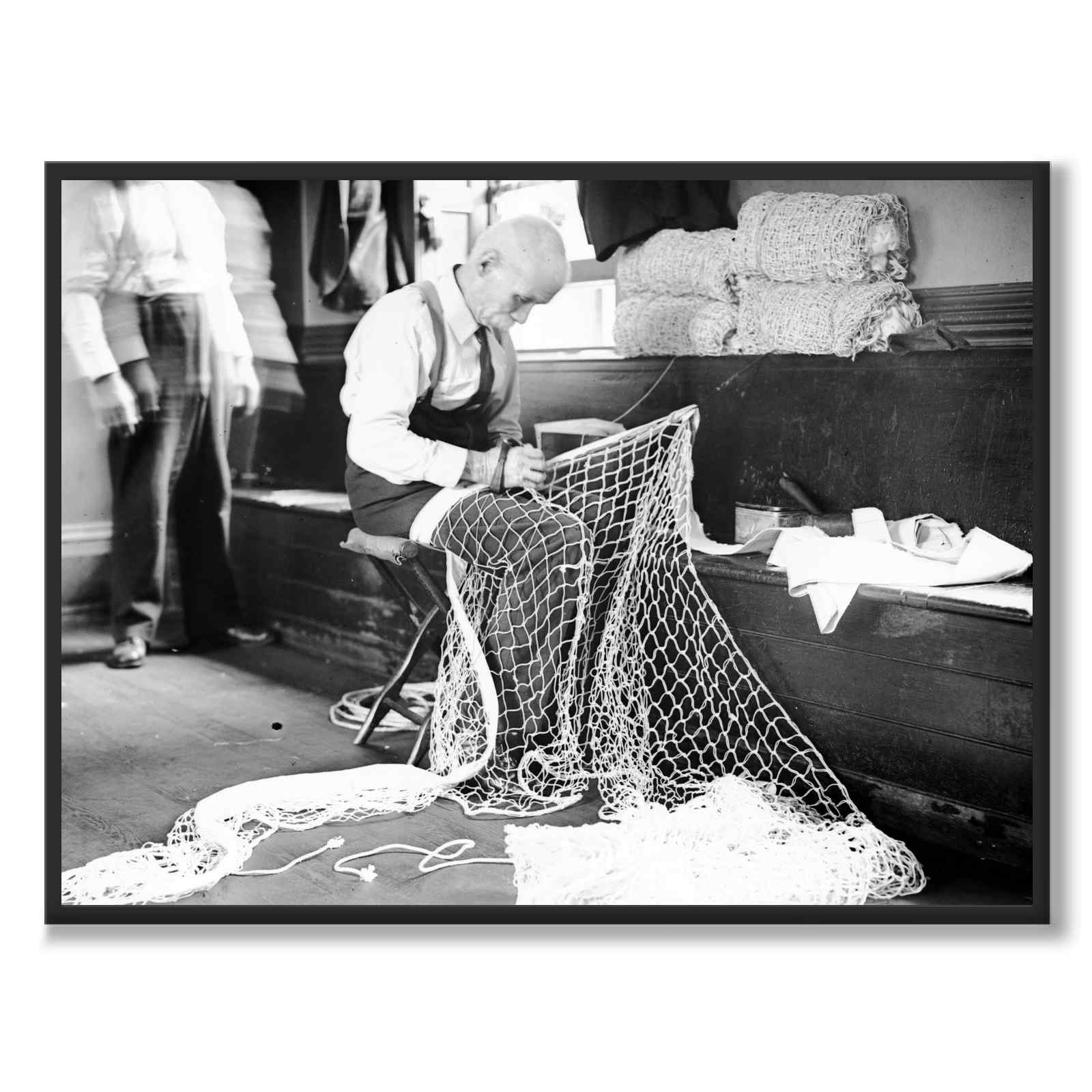 Mending Tennis Net -- Sailor's Snug Harbor af Bain News Service som plakat – helbillede