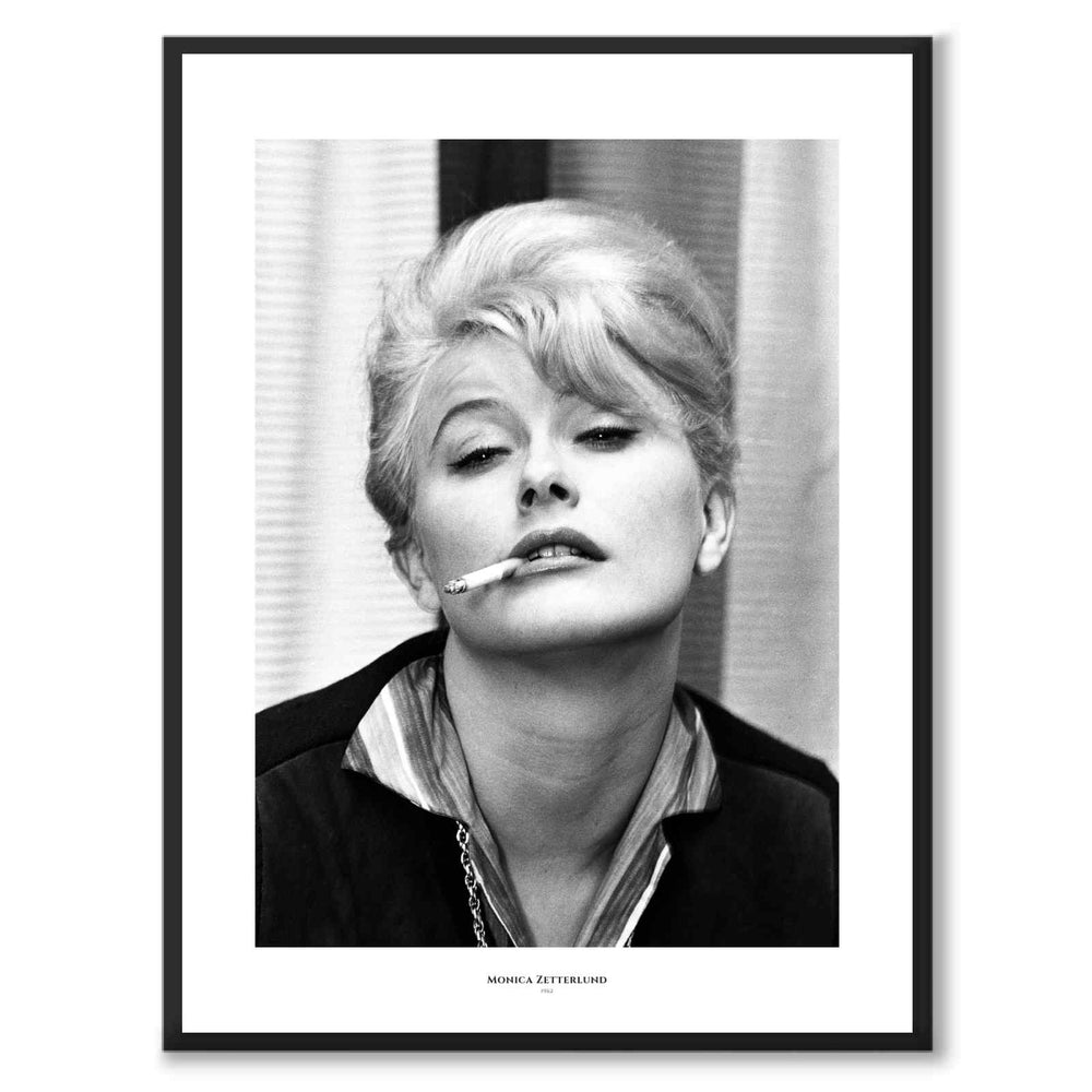 Monica Zetterlund som historiskt fotografi och poster från Historly – med vit kant och titel