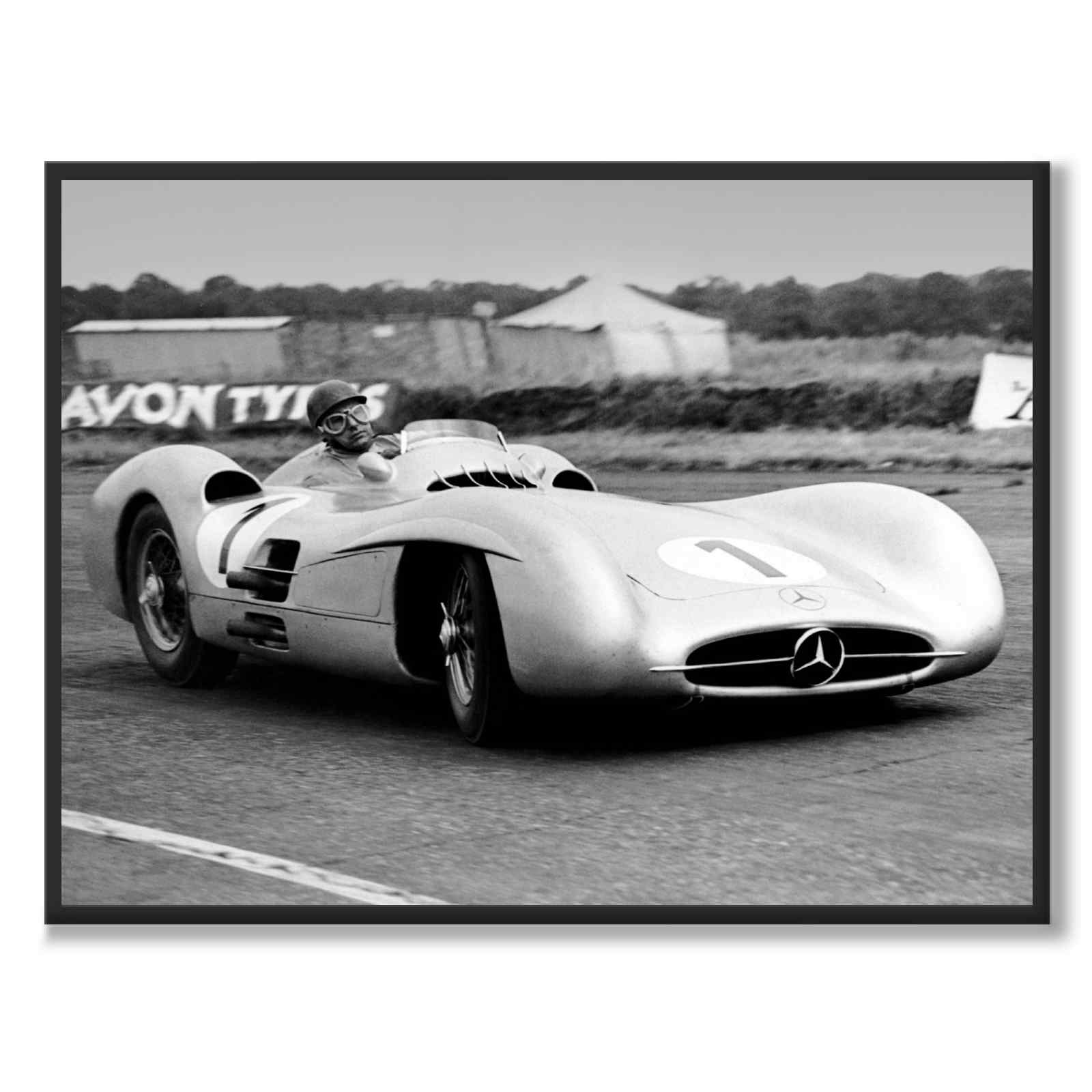 Mercedes F1 som historiskt fotografi och poster från Historly – helbild utan vit kant