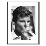 Roger Moore som historiskt fotografi och poster från Historly – med vit kant utan titel