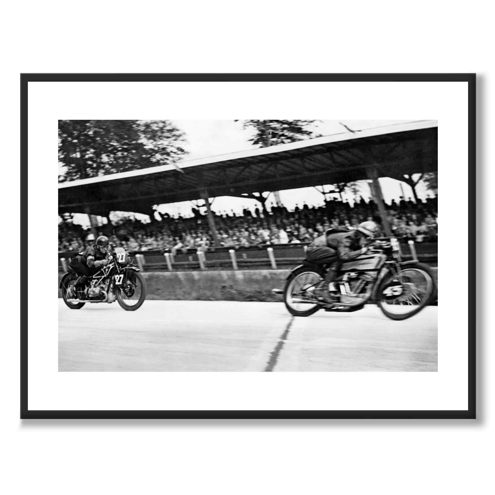 Grand Prix som historiskt fotografi och poster från Historly – med vit kant utan titel