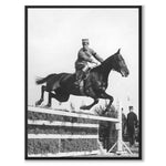 Equestrian som historiskt fotografi och poster från Historly – helbild utan vit kant