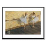 Dancers Practicing at the Barre av Edgar Degas som konstposter från Historly – med vit kant utan titel