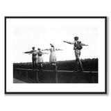 Balancing Act som poster till barnrum från Historly – med vit kant utan titel