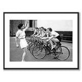Bike Race som historiskt fotografi och poster från Historly – med vit kant utan titel