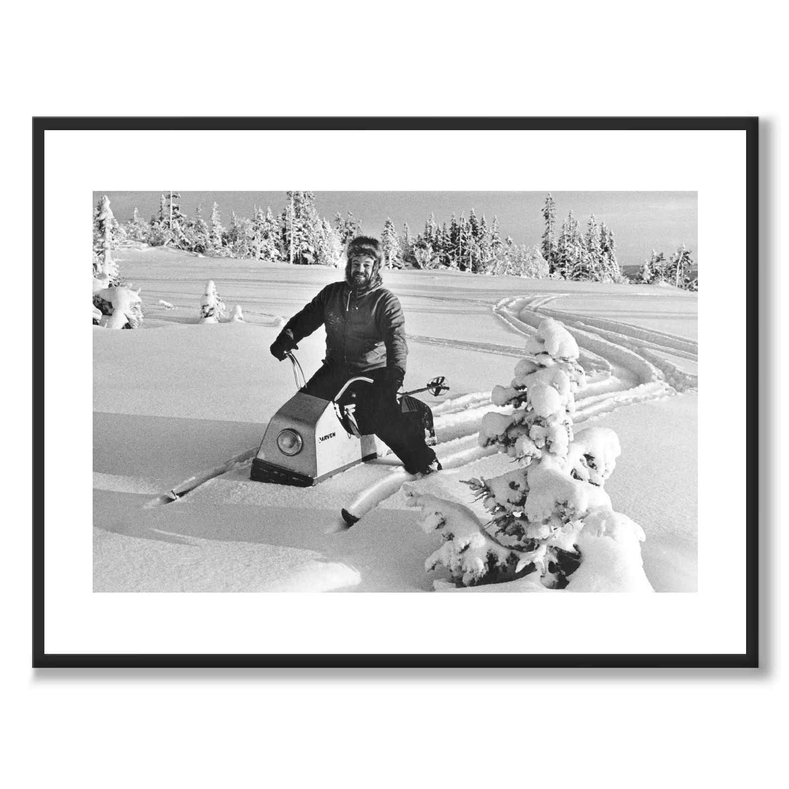 Larven 1965 som historiskt fotografi och poster från Historly – med vit kant utan titel