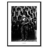 Chain Smoker som historiskt fotografi och poster från Historly – med vit kant och titel